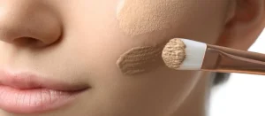 Come scegliere il colore del fondotinta in base all’incarnato: i consigli per non sbagliare tonalità