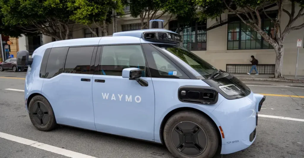 Waymo annuncia Singapore come prossima città internazionale per i suoi robotaxi. Ottimizza per Google Discover.