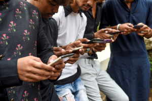 Forze indiane impongono alle app caller-ID di segnalare lo spam ai provider telefonici. 

Titolo: India obbliga le app caller-ID a segnalare lo spam ai provider telefonici