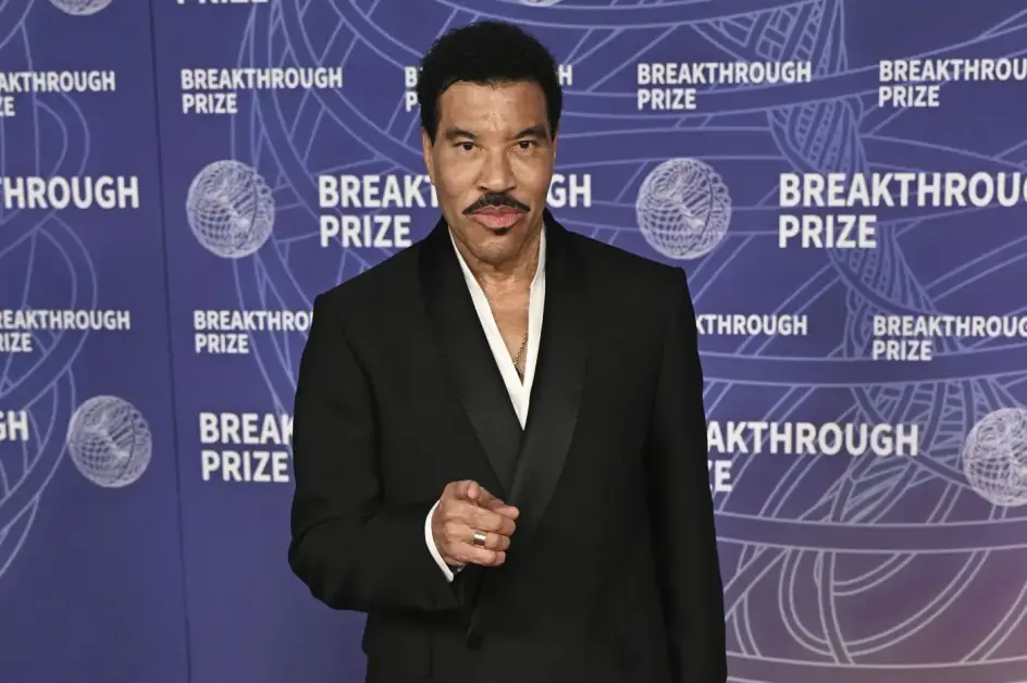 Lionel Richie in terapia intensiva dopo il concerto a St. Louis: aggiornamenti sulla sua salute