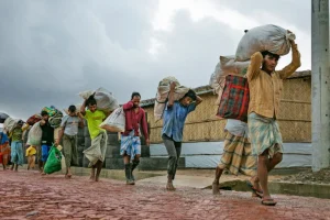 Campi profughi Rohingya del Bangladesh sempre più vulnerabili ai frane durante la stagione delle piogge.