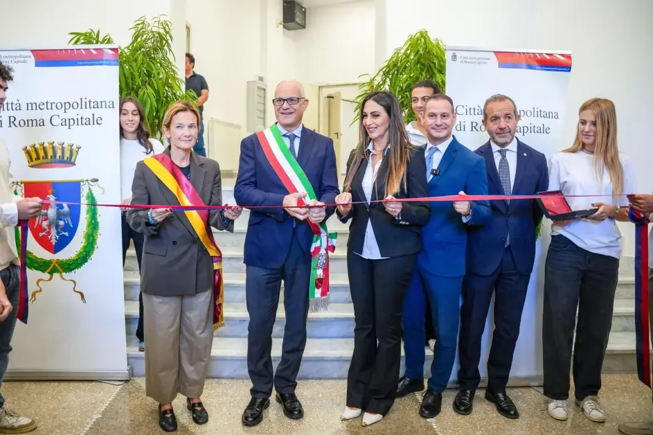 A Roma inaugurato il complesso liceale Dante Alighieri-Alessandro Caravillani, Gualtieri “Riapre dopo 10 anni”