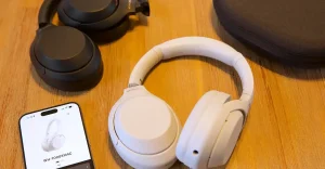 Sony rivisita le leggendarie cuffie XM4 sei anni dopo: recensione e novità.