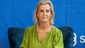 Il vestito verde vivace di Duchess Sophie dimostra che osare con i colori non è spaventoso.