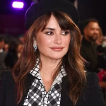 Penélope Cruz appoggia proteste casa in Spagna: “Non possiamo tacere, nonostante privilegi”