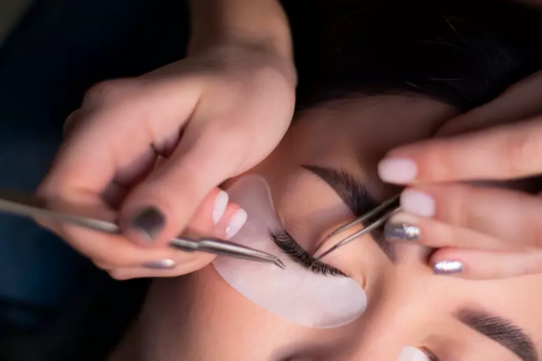 Beauty, la nuova Treatonomics: piccoli lussi per sentirsi bene senza esagerare