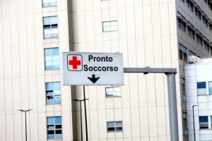 Neonato arriva morto in ospedale a Cecina, portato dalla madre in un sacchetto