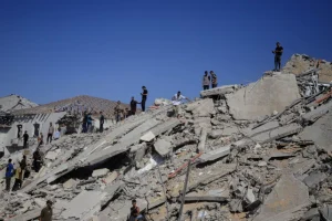 Media “Tre morti e 10 feriti in un raid israeliano nel sud della Striscia di Gaza”
