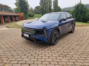 Nuova DS N°7, il SUV compatto premium punta su design, comfort e tecnologia