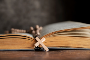 L’ora di religione diventa educazione civica a Piacenza, sparita quella “alternativa”: rischio culpabilità per preside