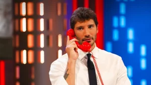 Affari Tuoi salta la puntata di stasera: ecco il motivo della pausa del programma.