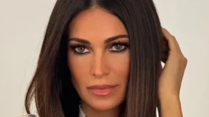 Antonella Elia sorprende con un commento piccante su Manuela Arcuri e il principe Pallavicino.