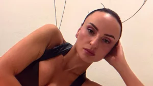 Arisa rivela: Canzone inviata a Stefano De Martino per Sanremo 2027!