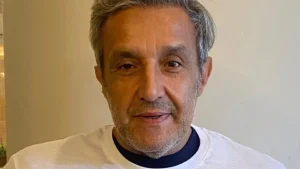 Flavio Insinna supera la polemica dei Fuorionda e affronta le critiche con determinazione.