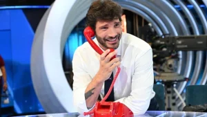 Stefano De Martino attacca Fabrizio Corona: “Ha umiliato pubblicamente l’ex moglie”.