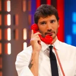 Rai 1 stasera: Stefano De Martino modifica l’orario, ecco le novità del palinsesto.
