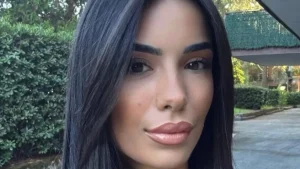 Uomini e Donne: Martina Calabrò di nuovo protagonista, frecciatine di Matteo Stratoti all’ex corteggiatrice.
