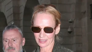 Autumn Refresh: Uma Thurman’s Chic Jeans and Loafers Outfit in Trendy Colors