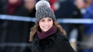 Stivali da neve comodi di Kate Middleton: perfetti con jeans per il freddo e la pioggia.
