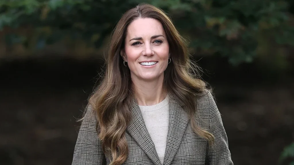 Come rendere eleganti i jeans neri e gli stivaletti di Kate Middleton per l’autunno con stile.