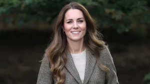 Come rendere eleganti i jeans neri e gli stivaletti di Kate Middleton per l’autunno con stile.