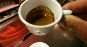 Prezzi dell’espresso in Italia: Catanzaro è la più economica, Bolzano la più costosa.
