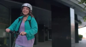 Aumento incidenti giovani con bici e monopattini elettrici: infortuni quasi quadruplicati.