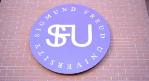 Disturbi mentali in aumento tra i giovani italiani: oltre 8 milioni colpiti, boom Psicologia universitaria.