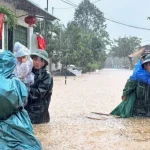 Vietnam mobilita truppe per alluvioni e frane dopo forti piogge. Emergenza in corso.