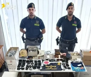 Oltre 5 mila articoli contraffatti sequestrati dalla Guardia di Finanza ad Alghero