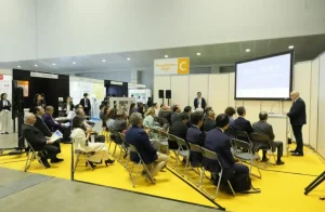 Giappone, l’ambasciatore italiano Vattani in visita a BioJapan 2026