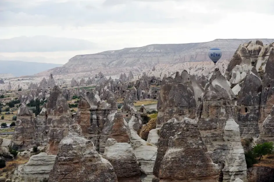 Turchia, crolla un “camino delle fate” in Cappadocia: due morti