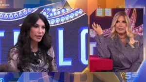 Selvaggia Lucarelli stronca Carmen Di Pietro al GF Vip: Sei solo acqua!