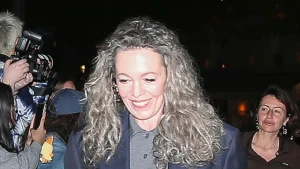 Olivia Colman reimagines classic jeans and blazer with bold autumn color trend.