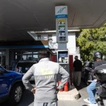 Prezzi medi carburanti in Italia continuano a scendere nel weekend