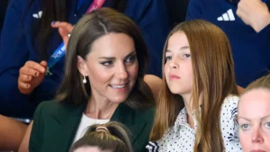 Kate Middleton e la principessa Charlotte condividono una giornata “surreale” dimostrando il loro impegno per una vita normale.