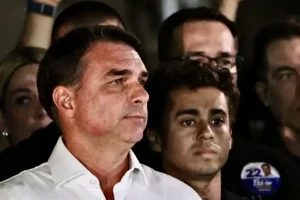 Media “Fuga di Flavio Bolsonaro in Argentina”, ma Buenos Aires smentisce
