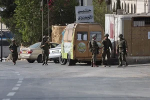 Blitz di Israele in diverse località della Cisgiordania, decine di palestinesi arrestati
