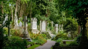 I Sette Magnifici Cimiteri Vittoriani di Londra: Oasi Verdi Nascoste tra le Tombe