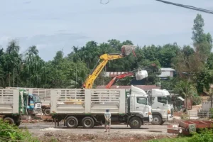 Le miniere inquinanti del Myanmar vendono alla Cina tramite aziende tailandesi: impatto ambientale e commerciale.