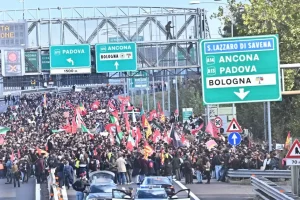 Sciopero generale, a Bologna blocchi sulla tangenziale / Video