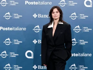 Kasia Smutniak a Roma ricorda Pietro Taricone con il toccante “Mustang”