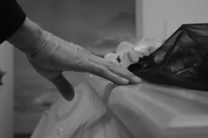 Collaboratore scolastico trova la morte nel suo terreno: dolore nell’Agrigentino.