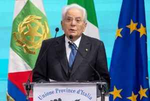 Mattarella “Violenze inaccettabili da soggetti inediti, piena solidarietà alle forze dell’ordine” / Video