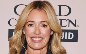 Stupendo vestito in denim di Cat Deeley: alla ricerca di stili simili. Sempre elegante con tacchi.