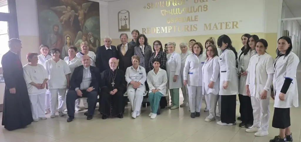 L’Ambasciatore italiano in Armenia Ferranti partecipa alla cerimonia commemorativa del 35esimo anniversario dell’Ospedale “Redemptoris Mater”