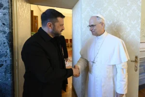 Papa Leone sente Zelensky al telefono: “Auspico collaborazione Ucraina-Russia per aiuti umanitari a Oleshky”