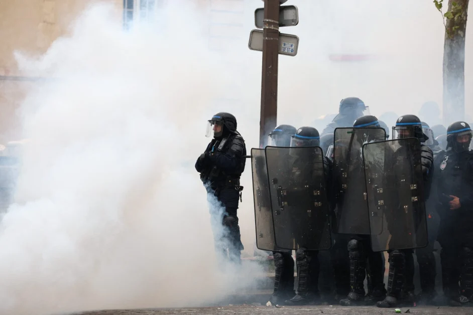 Studenti in piazza in Francia, nuovi scontri con la polizia a Parigi