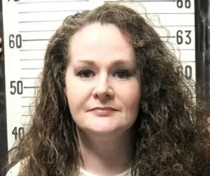 Christa Pike dimessa dall’ospedale, la donna sopravvissuta a due iniezioni letali torna in carcere