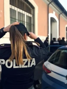 Dosi offerte al cliente “sbagliato”, spaccio su “motore” e segnalazioni tramite YouPol, 5 arresti alle porte di Roma